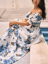 Langes Kleid mit Blumendruck und Puffärmeln